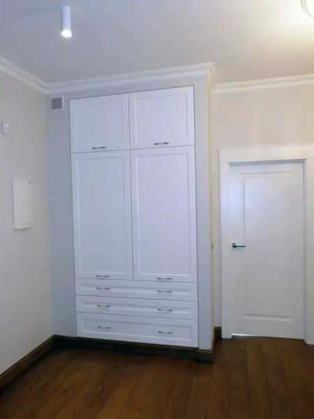 szafy-z-drzwiami-uchylnymi-15